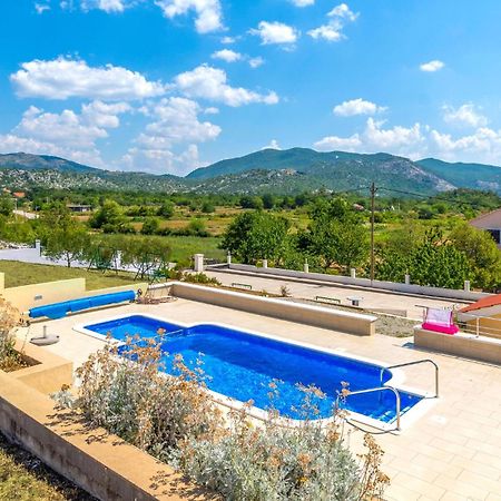 Cozy Home In Neoric With Outdoor Swimming Pool Εξωτερικό φωτογραφία