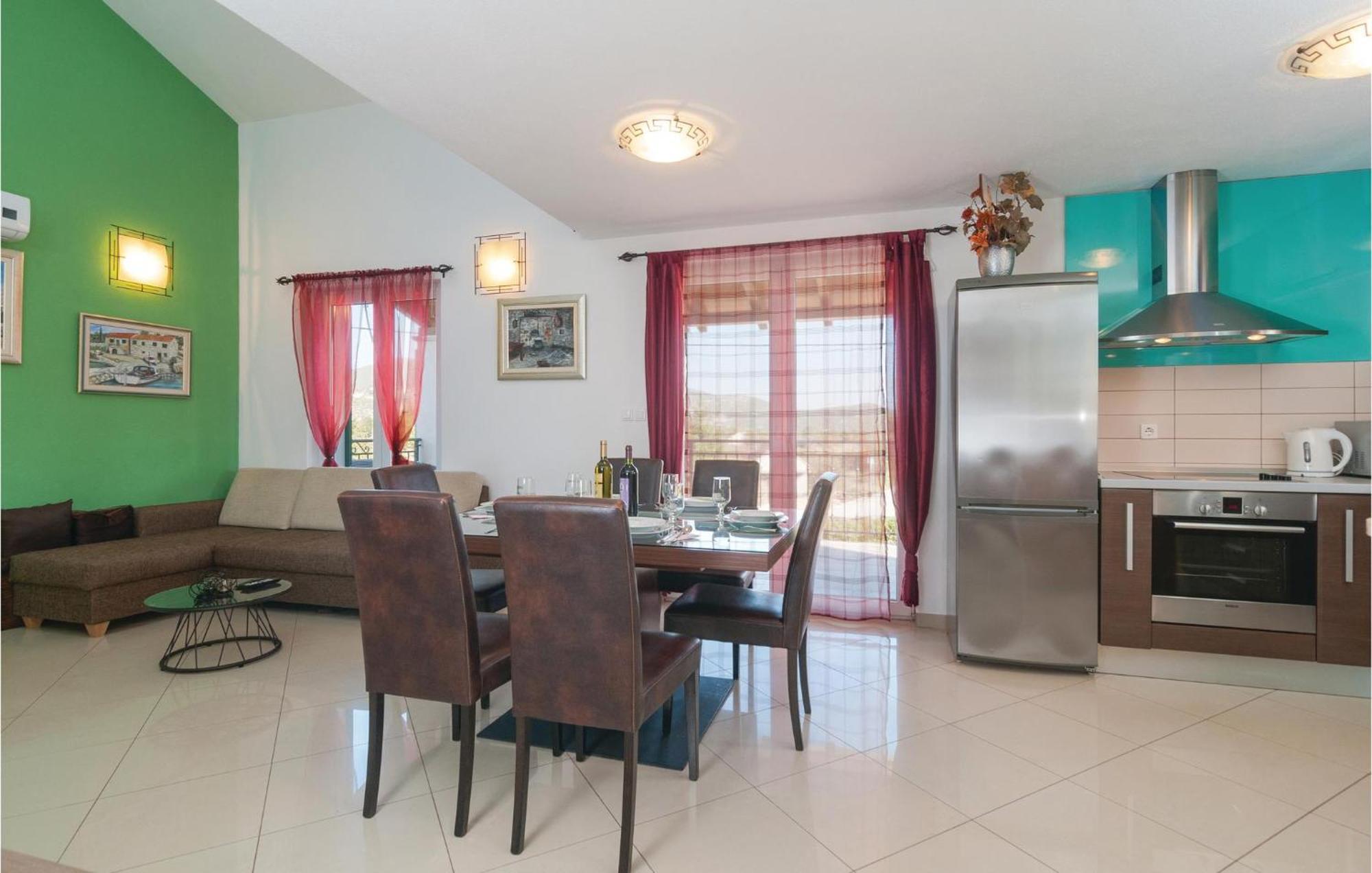 Cozy Home In Neoric With Outdoor Swimming Pool Εξωτερικό φωτογραφία