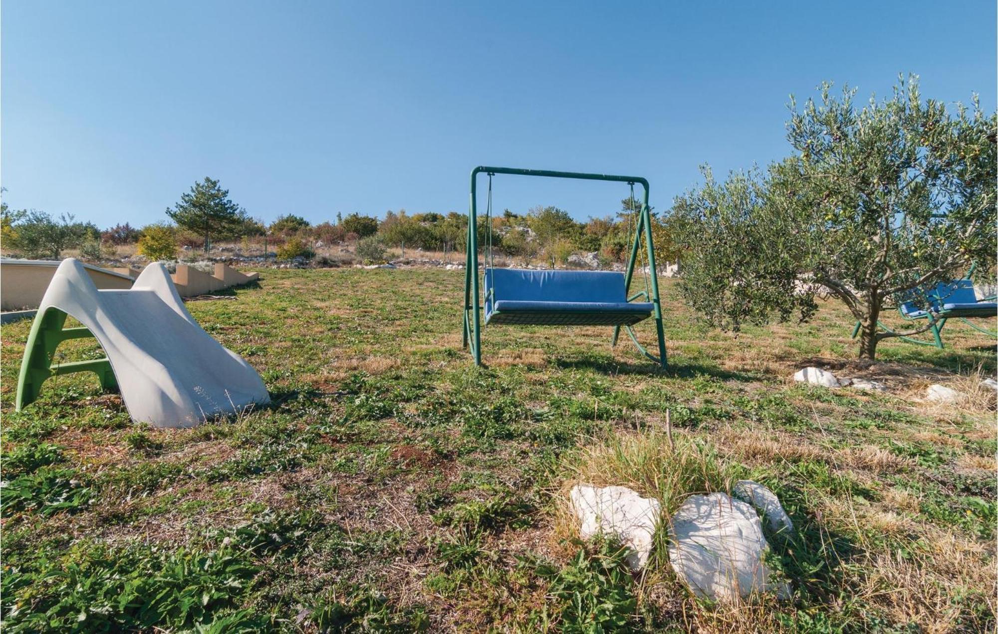 Cozy Home In Neoric With Outdoor Swimming Pool Εξωτερικό φωτογραφία
