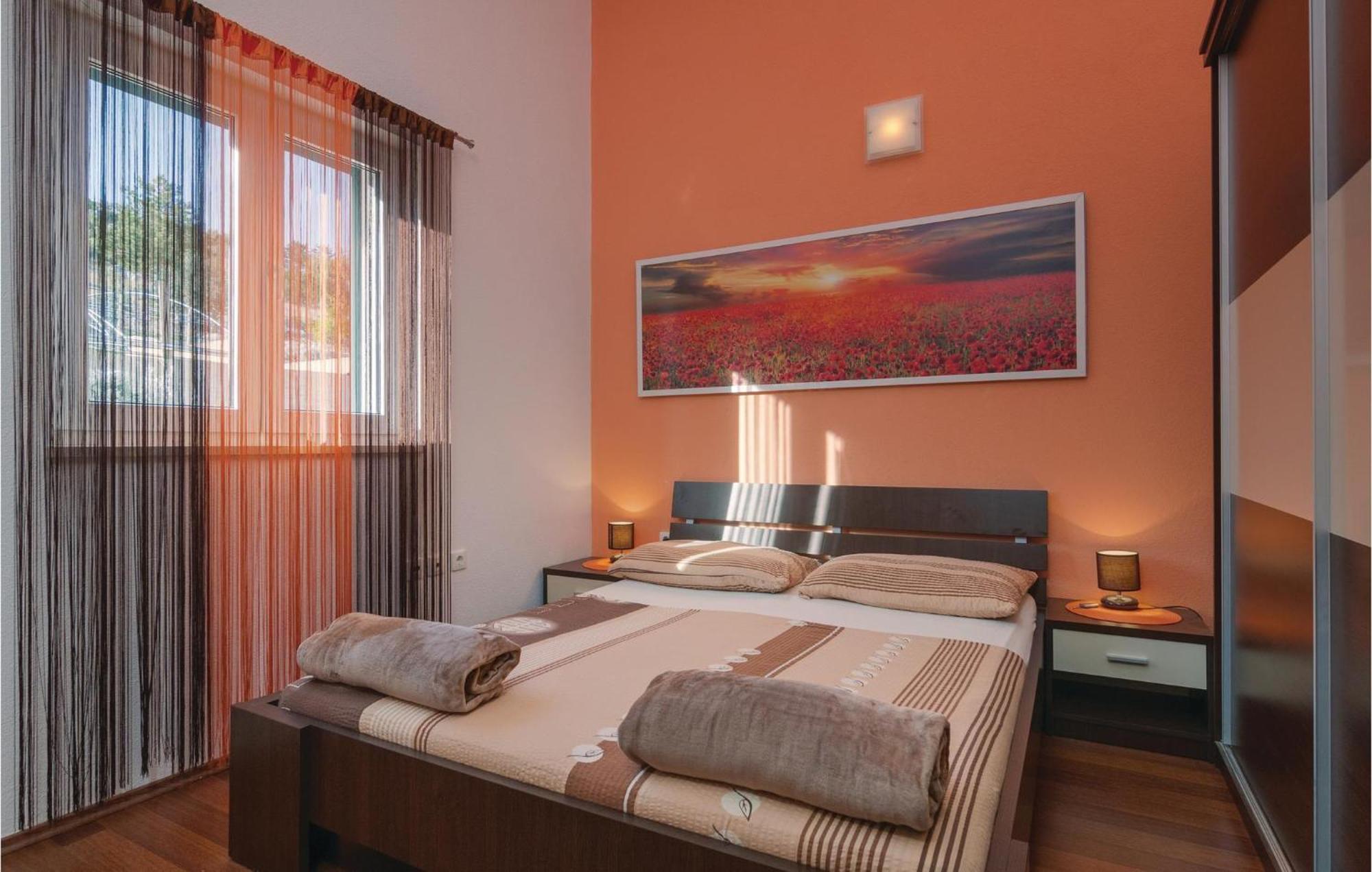 Cozy Home In Neoric With Outdoor Swimming Pool Εξωτερικό φωτογραφία