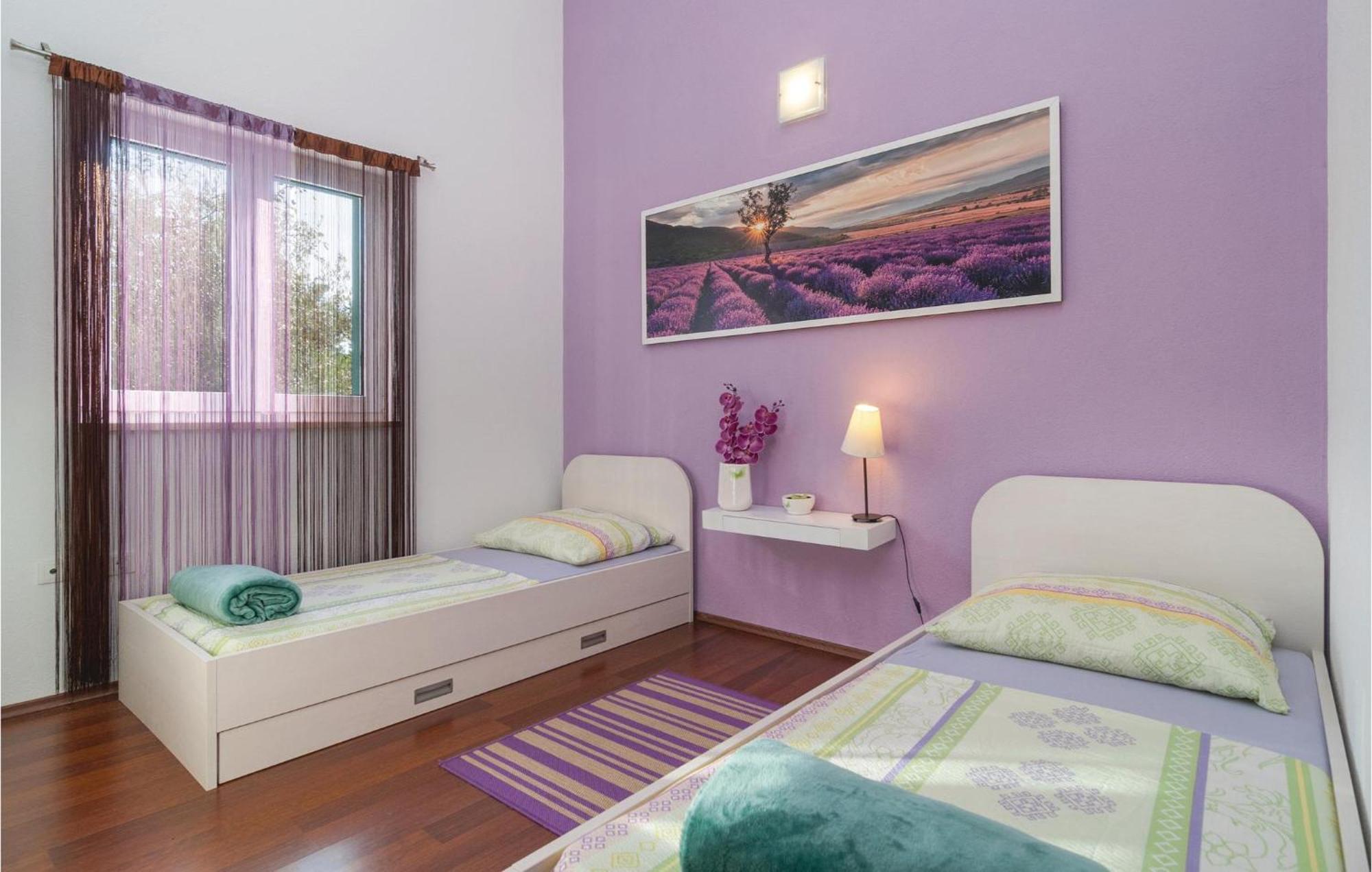 Cozy Home In Neoric With Outdoor Swimming Pool Εξωτερικό φωτογραφία